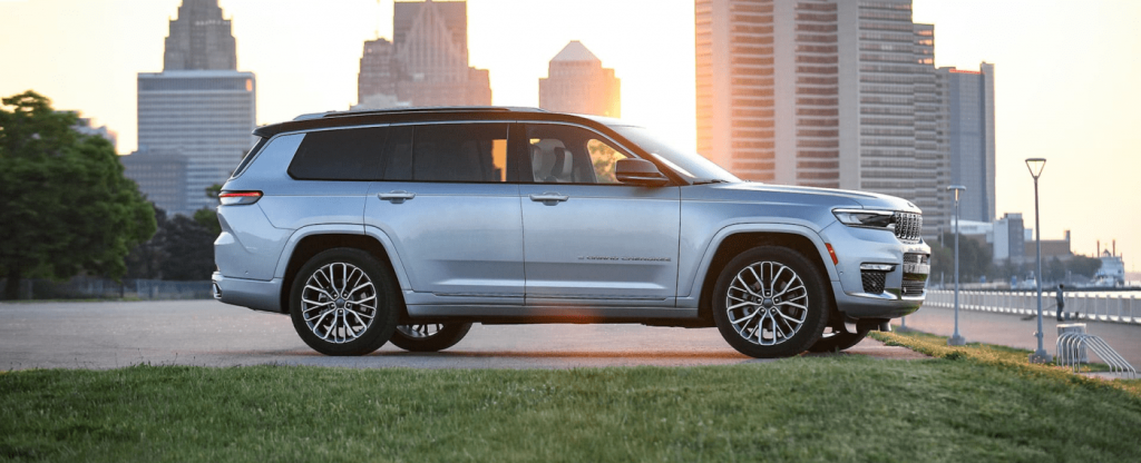 The 2023 Jeep Grand Cherokee L Summit 4X4 SUV