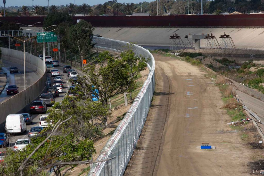 Razor-wire and federal agents: Mexico’s increasingly visible effort to deter migrant crossings at border