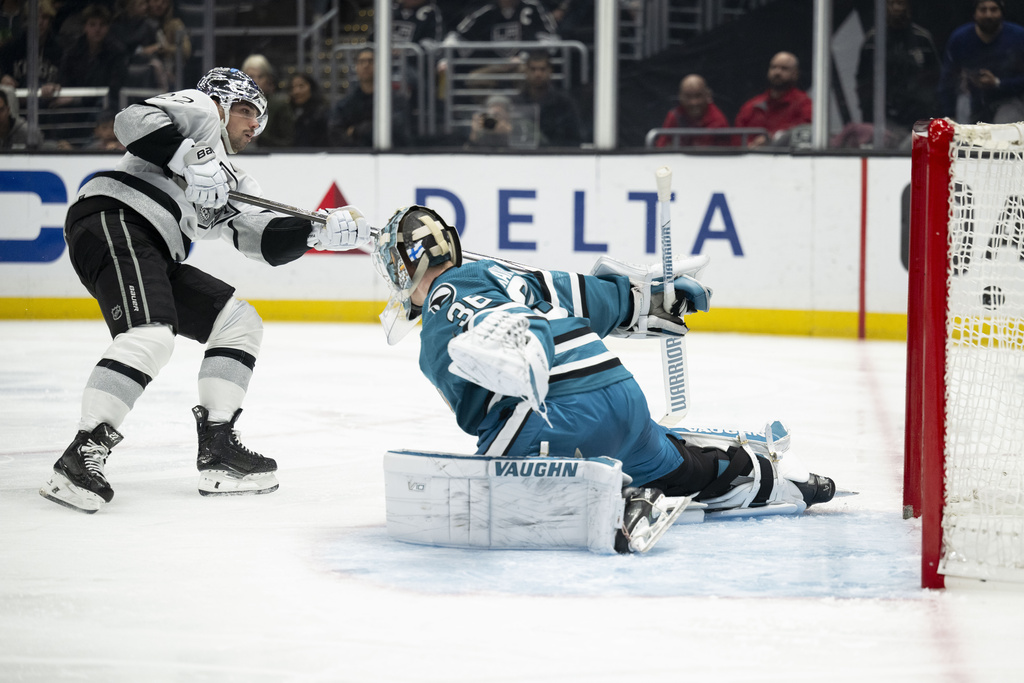 Familiar problems haunt Sharks as losing streak grows to six games