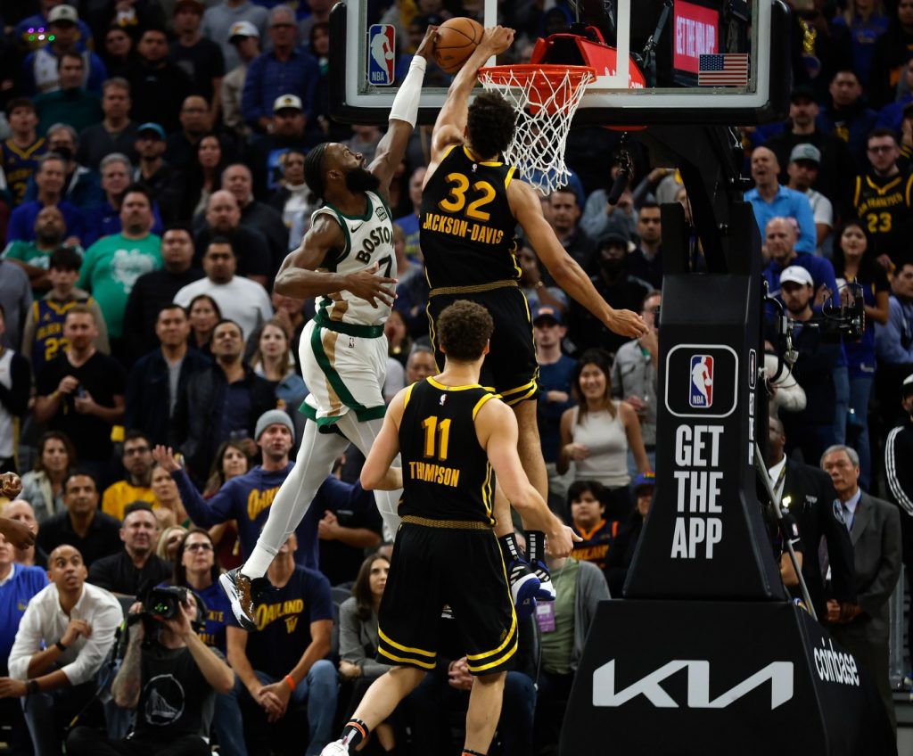 The story behind Trayce Jackson-Davis’ momentum-shifting block on Jaylen Brown