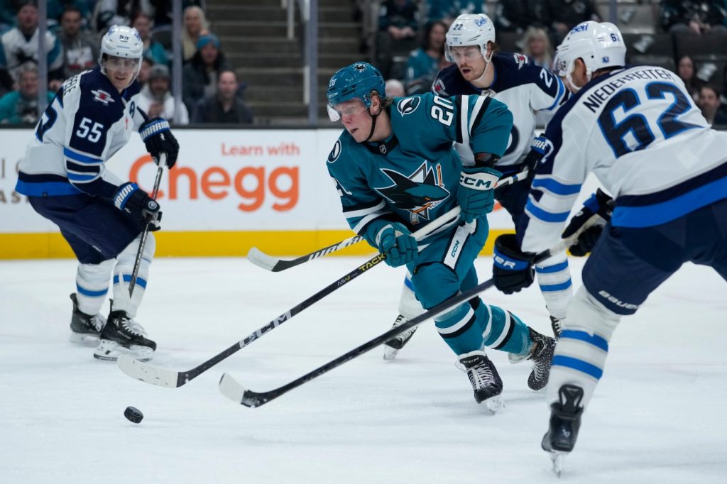 Goaltending, special teams come up huge for Sharks in win over Winnipeg Jets