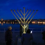 Jewish community replaces Lake Merritt menorah destroyed by vandals