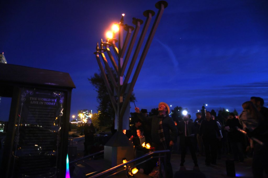 Hanukkah menorah near Lake Merritt destroyed by vandals