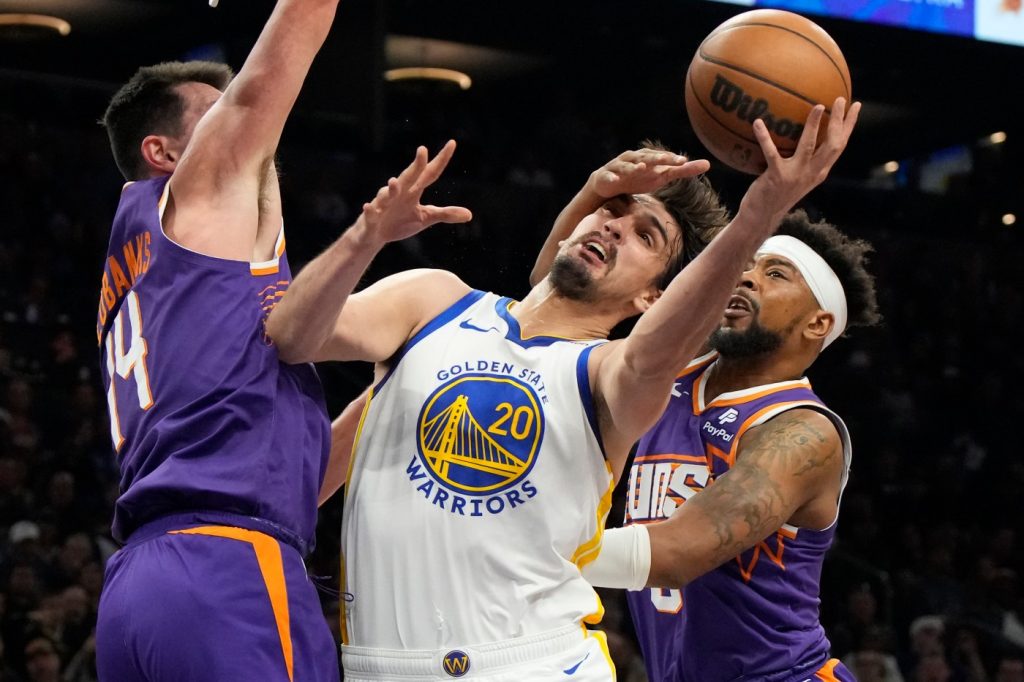 Warriors suffer latest collapse against Phoenix Suns; Draymond Green ejected