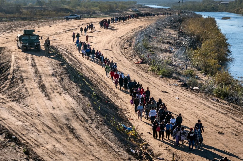 Texas gov. signs measure turning police into border patrol