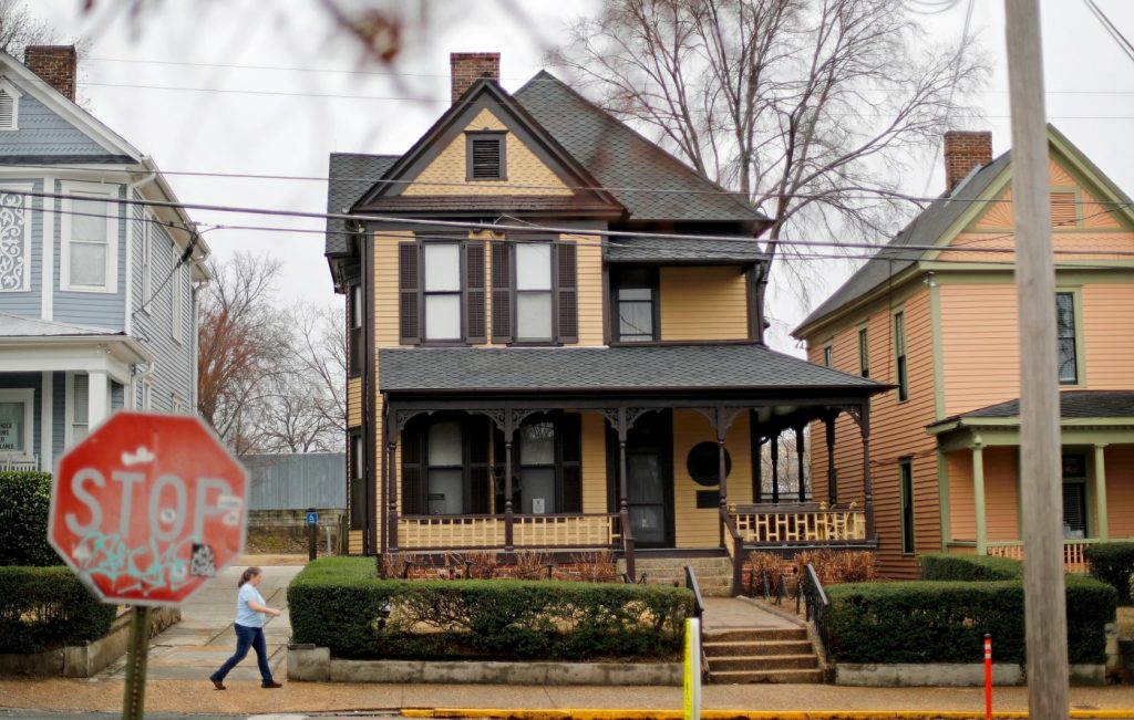 Woman charged with trying to burn Martin Luther King Jr. birthplace