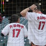 Shohei Ohtani gives a Porsche to Joe Kelly’s wife for his No. 17 with the Dodgers