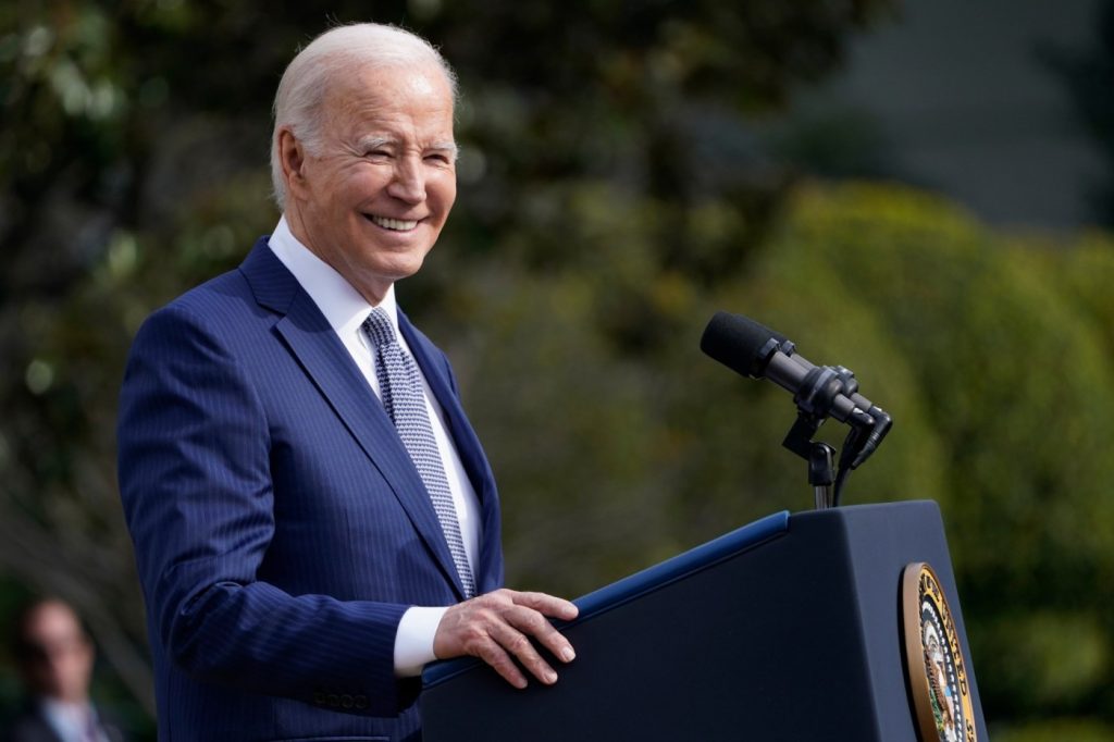 Barabak: Rossmoor Democrats say Biden should not be ashamed of his age