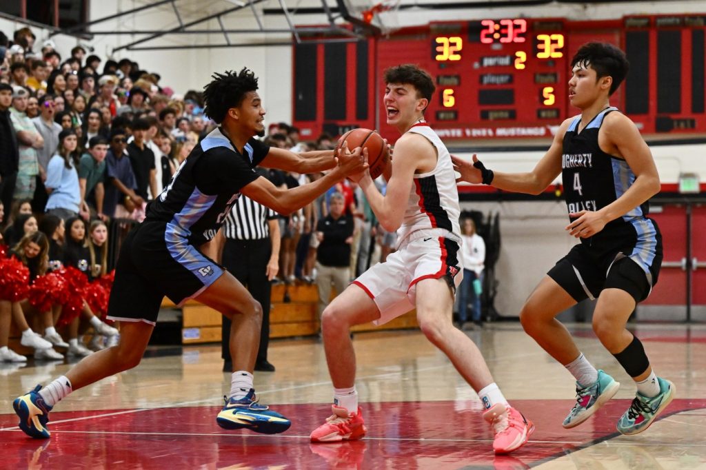 Prep roundup: Monte Vista routs James Logan in boys basketball, improves to 15-1