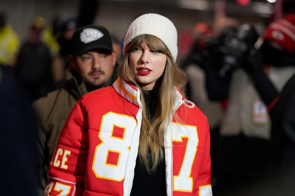 Taylor Swift’s cold-weather Chiefs coat was designed by the wife of a 49ers Pro Bowler