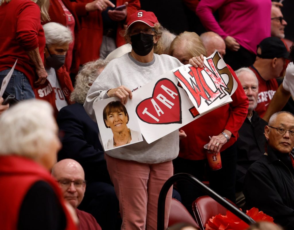 Stanford’s Tara VanDerveer becomes college basketball’s all-time wins leader