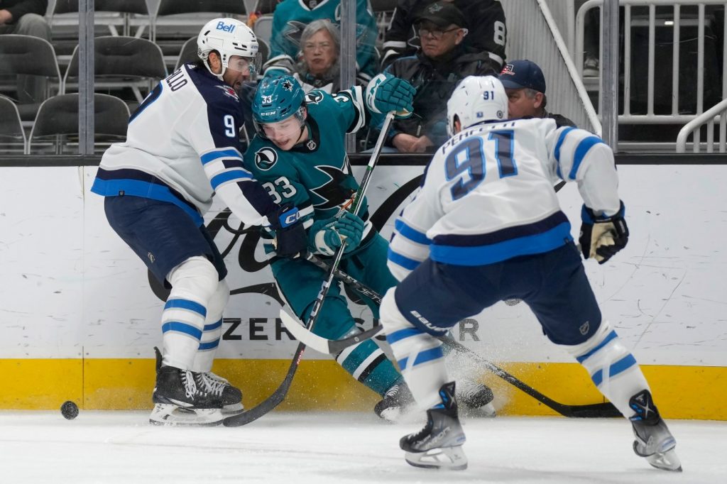 San Jose Sharks sent to their 10th straight loss by hard-hitting Jets