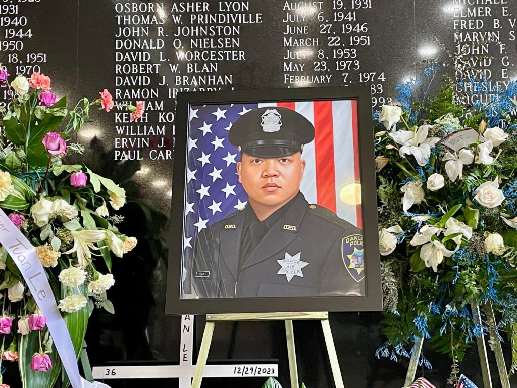 Public memorial for slain Oakland police Officer Tuan Le draws hundreds