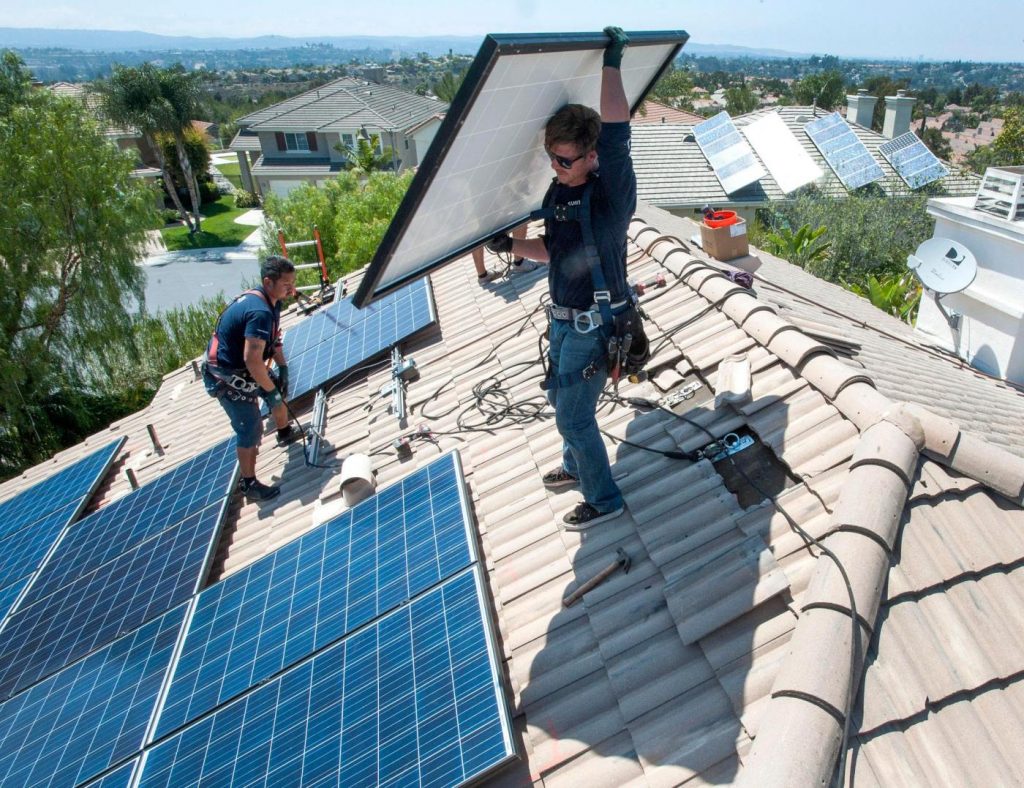 Opinion: How California can end its rooftop solar wars