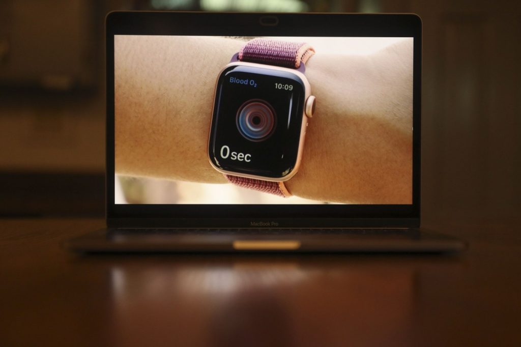 Apple removing blood-ox tool to avoid watch ban, Masimo says