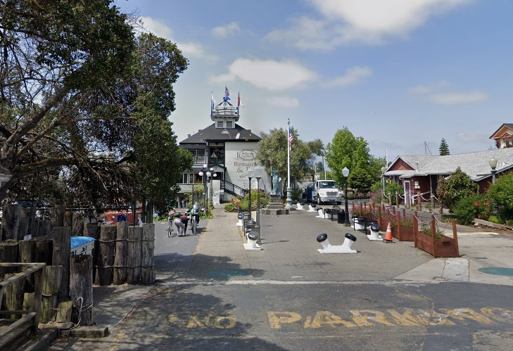 Quinn’s Lighthouse, an iconic Oakland restaurant, closes after 4 decades