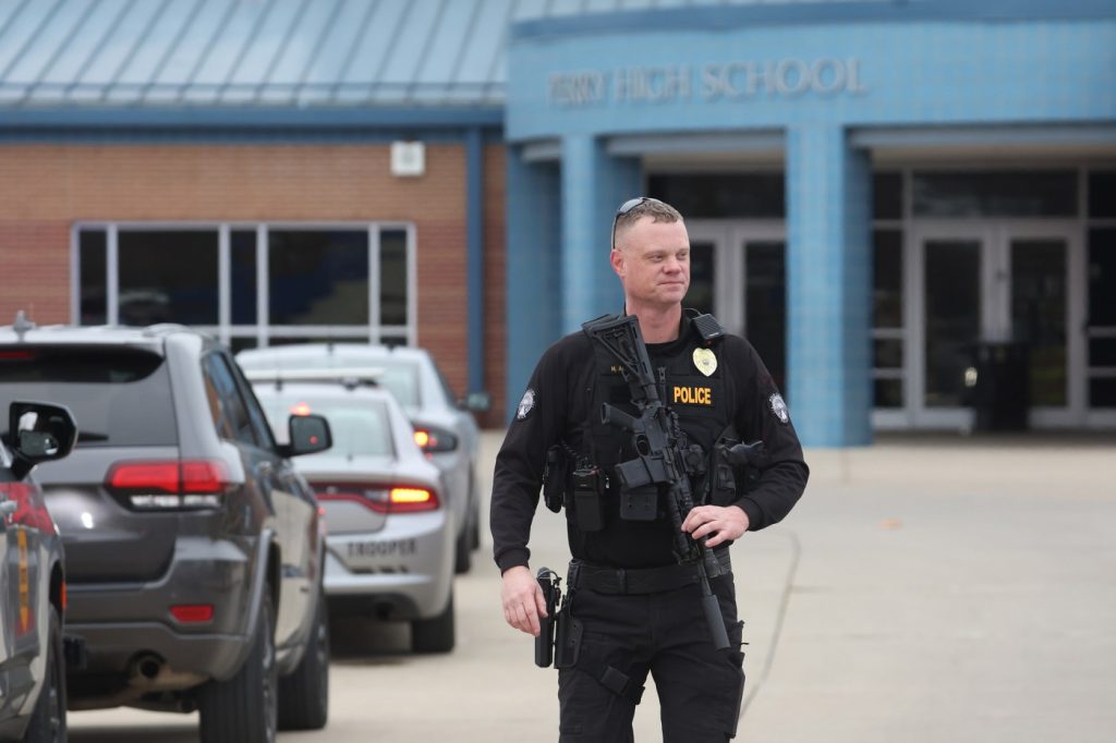 Multiple victims in Iowa school shooting; suspect dead