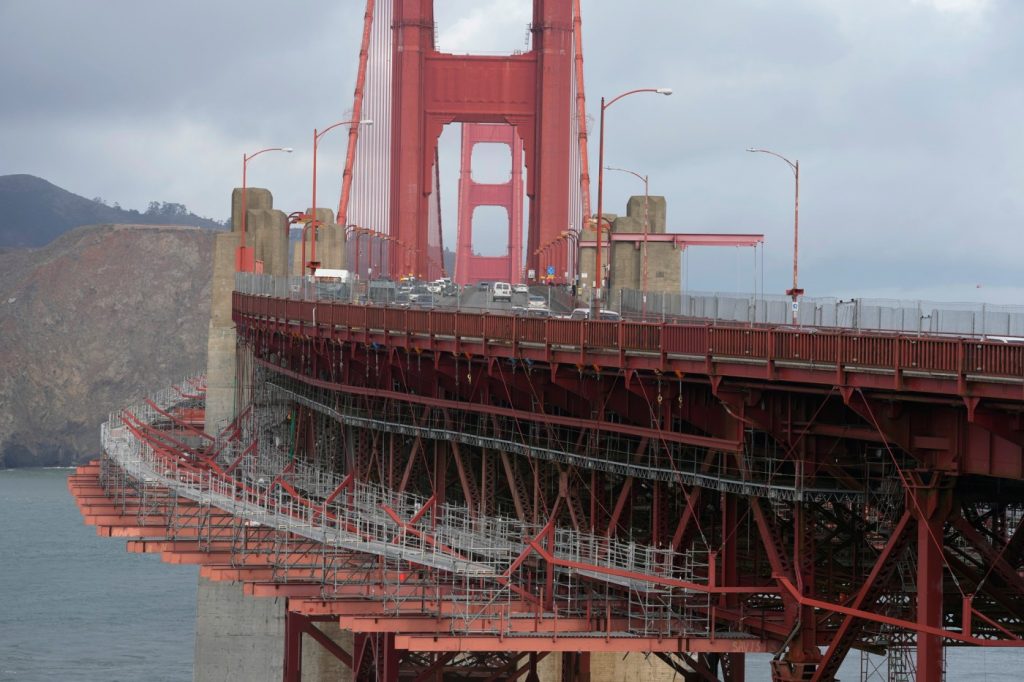 San Francisco installs suicide barriers on Golden Gate