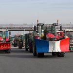 Protesting French farmers encircle Paris with tractors