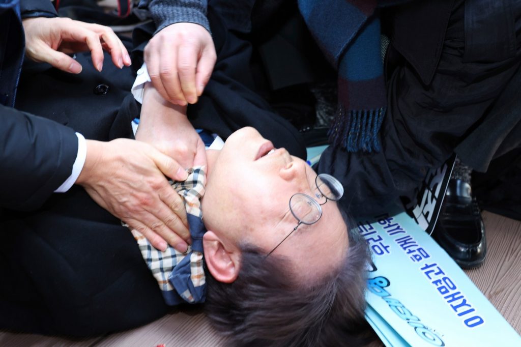 South Korean politician stabbed in neck, hospitalized