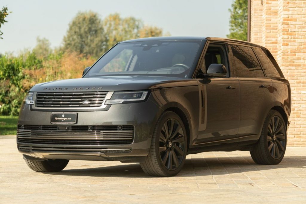 The 2023 Land Rover Range Rover SE SWB PHEV SUV