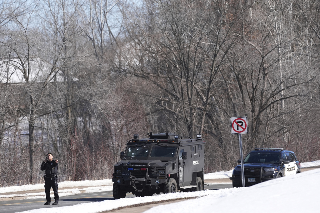 2 police officers, paramedic killed on domestic violence call in Minnesota