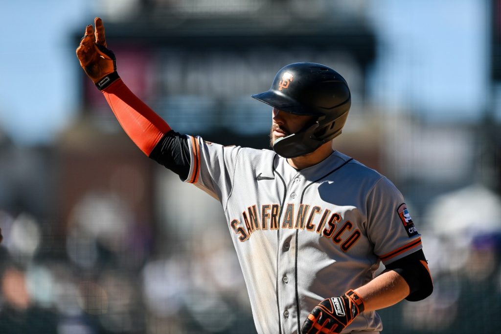 SF Giants utilityman wins salary arbitration case