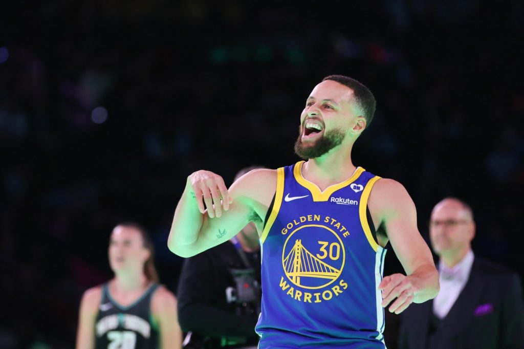 Steph Curry defeats Sabrina Ionescu in groundbreaking All-Star 3-point challenge