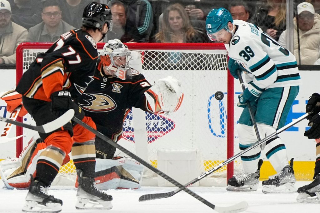 Sharks cough up late lead, lose another forward to injury in loss to Ducks