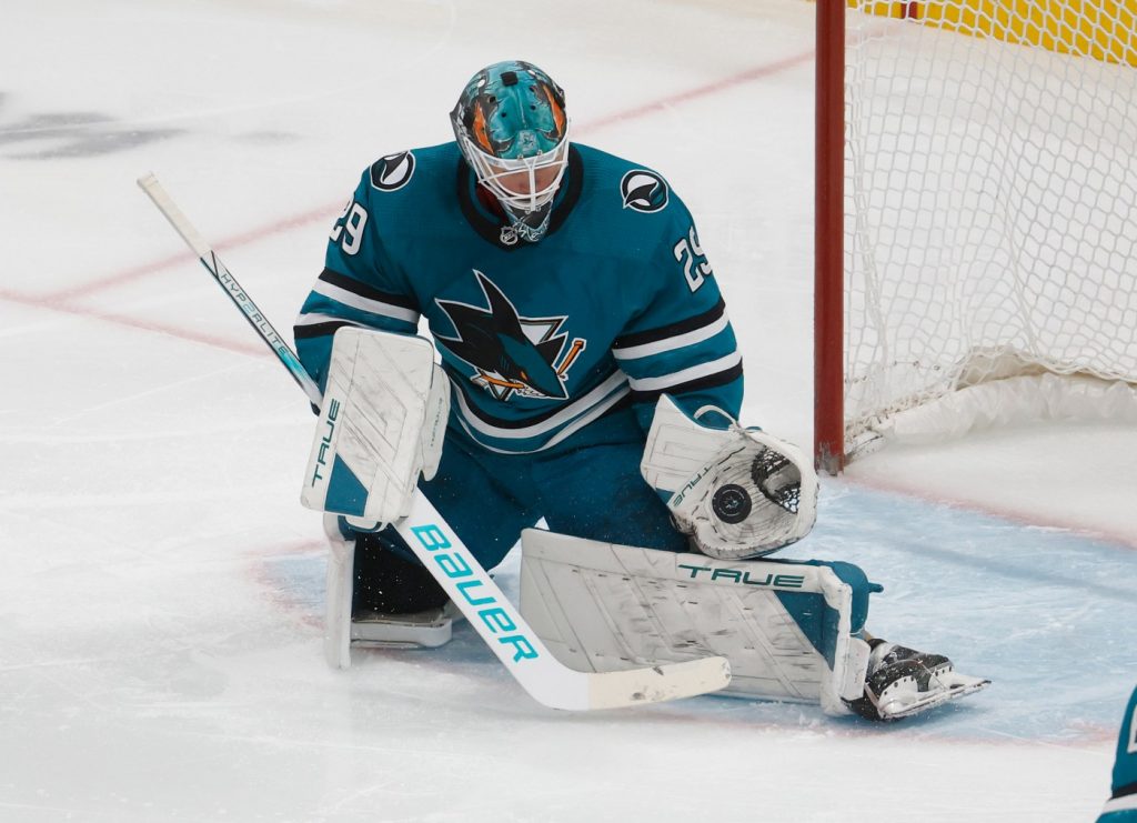 San Jose Sharks goalie exits game vs. New Jersey Devils