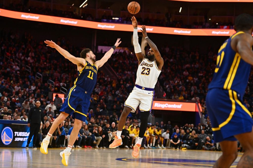 LeBron James out for Warriors-Lakers as Golden State embarks on home stretch