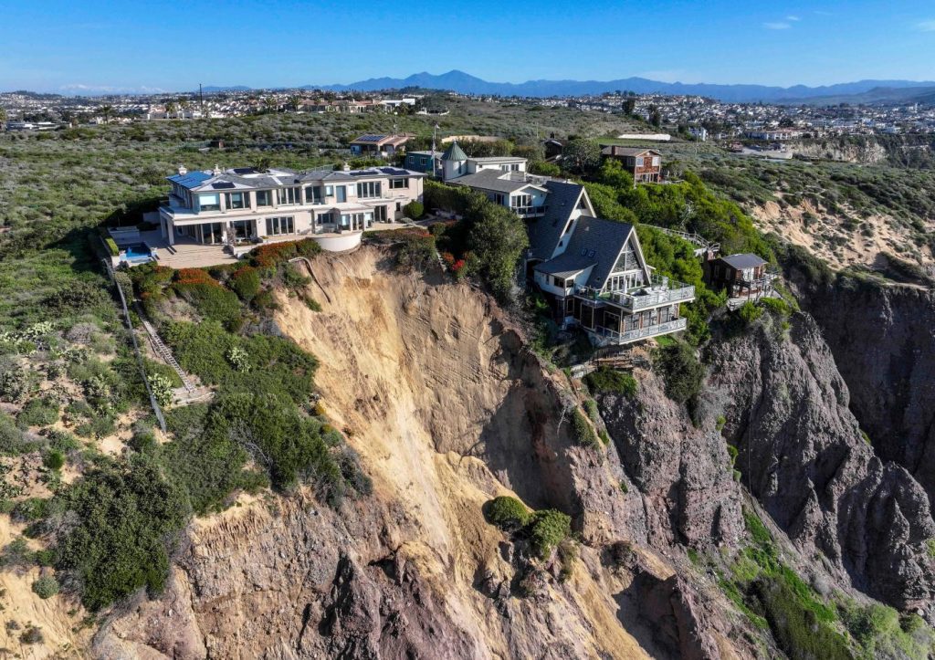 Massive landslide on coastal bluff leaves California mansion on the edge of a cliff