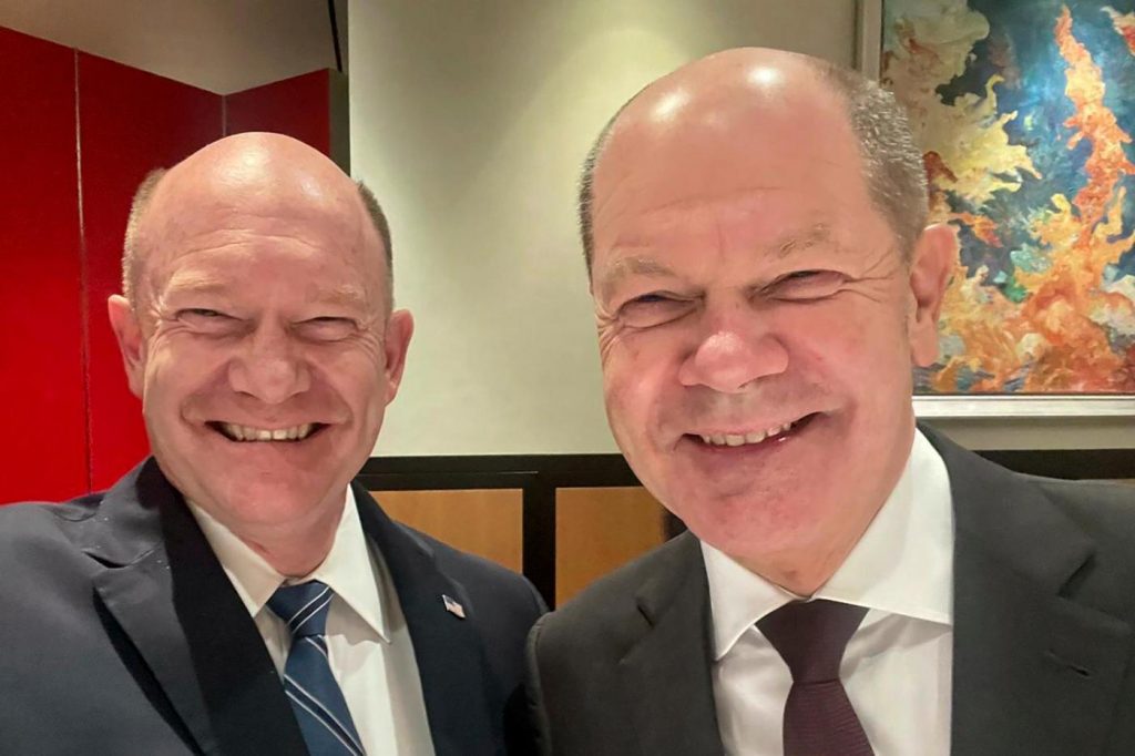 US Sen. Coons and German Chancellor Scholz see double at Washington meeting