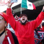 Photos: Fans turn out for an energetic 49ers sendoff