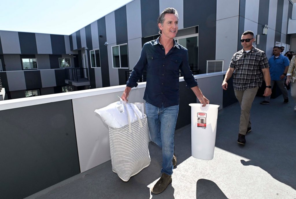 Newsom visits Oakland to announce $14 million homeless housing grant