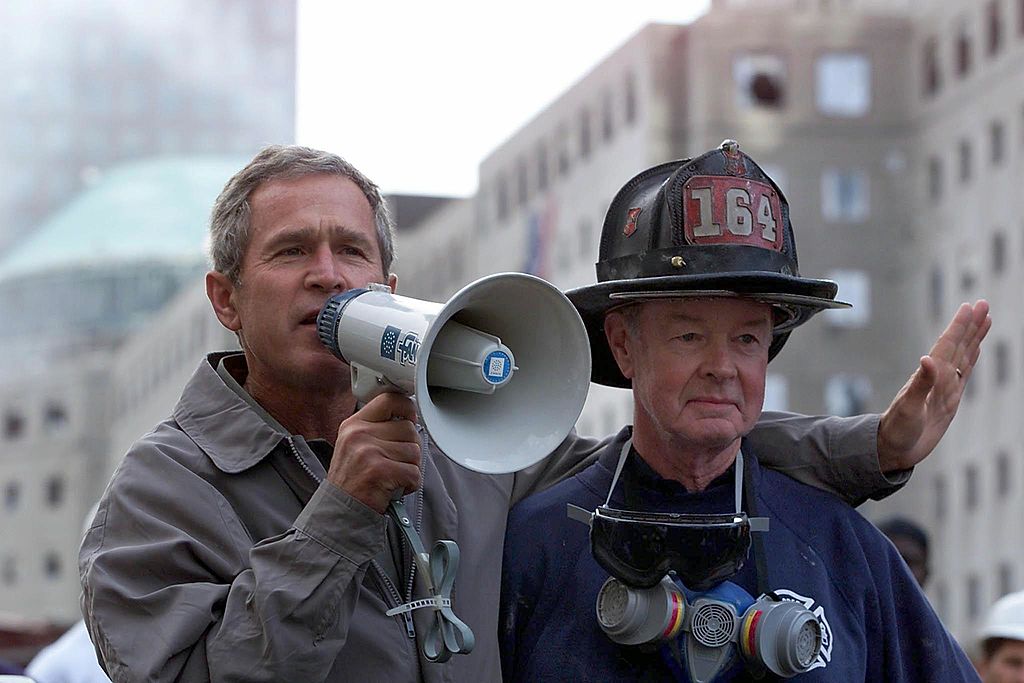 Bob Beckwith dies at 91; retired firefighter was famed for photo with George W. Bush after 9/11