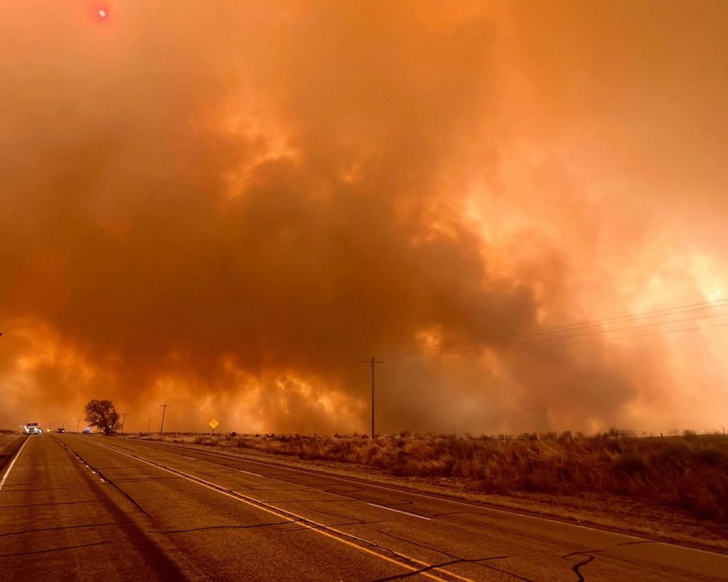 Texas wildfire grows quickly, threatens Panhandle towns