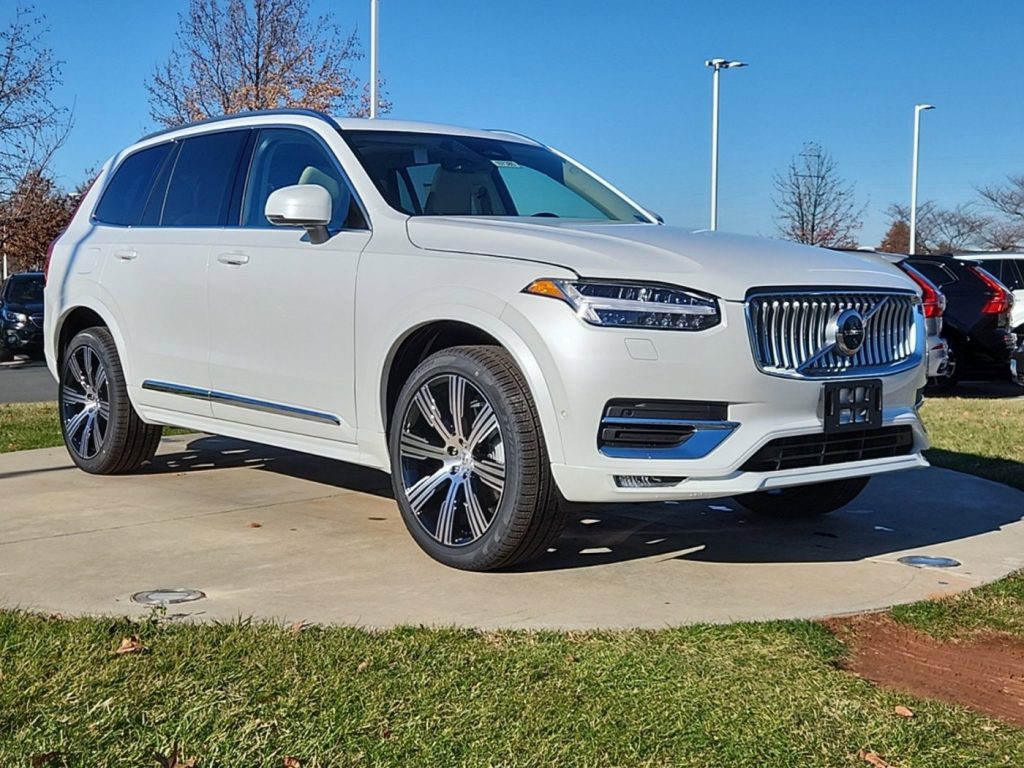 The 2024 Volvo XC90 Recharge PHEV AWD Ultimate SUV