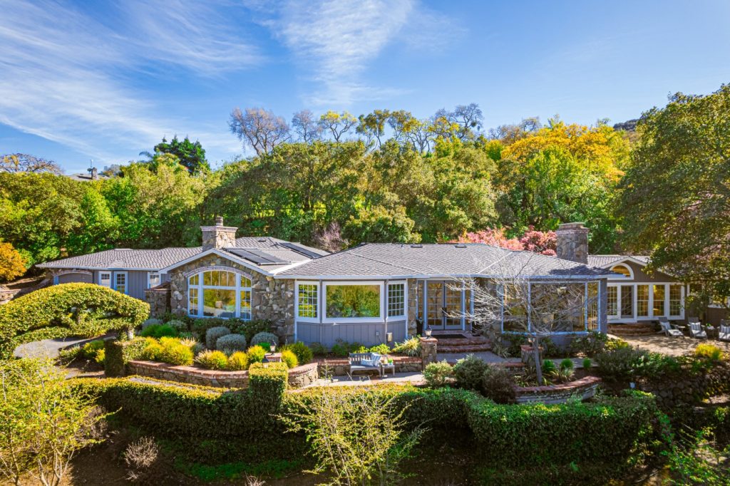 A spectacular single-level estate with breathtaking views on 4 acres in west-side Danville