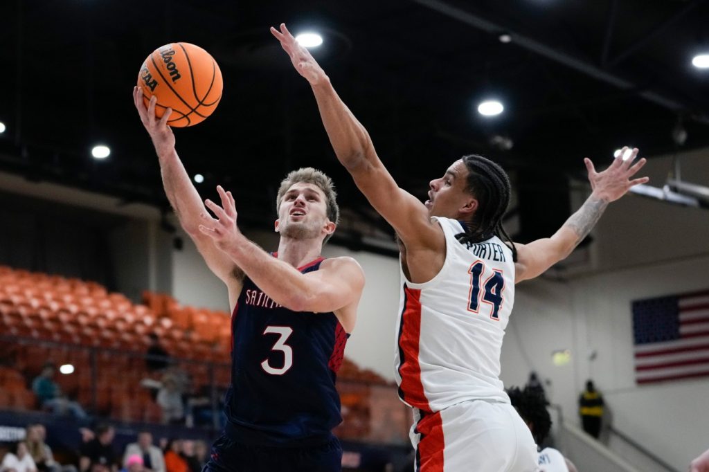 No. 17 Saint Mary’s clinches WCC regular-season title, beating Pepperdine for 16th straight win