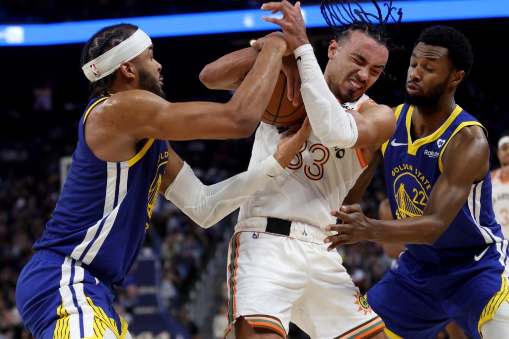 Steph Curry’s absence looms large as Warriors suffer concerning loss to Spurs