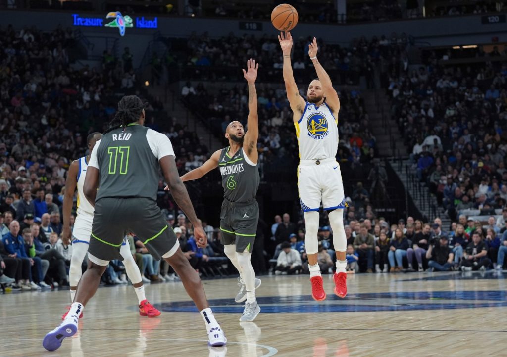 Warriors slip in 4th quarter for tight loss to Timberwolves