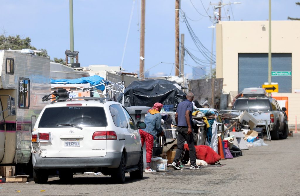 Gov. Newsom taps Caltrans to help clear Oakland homeless encampments