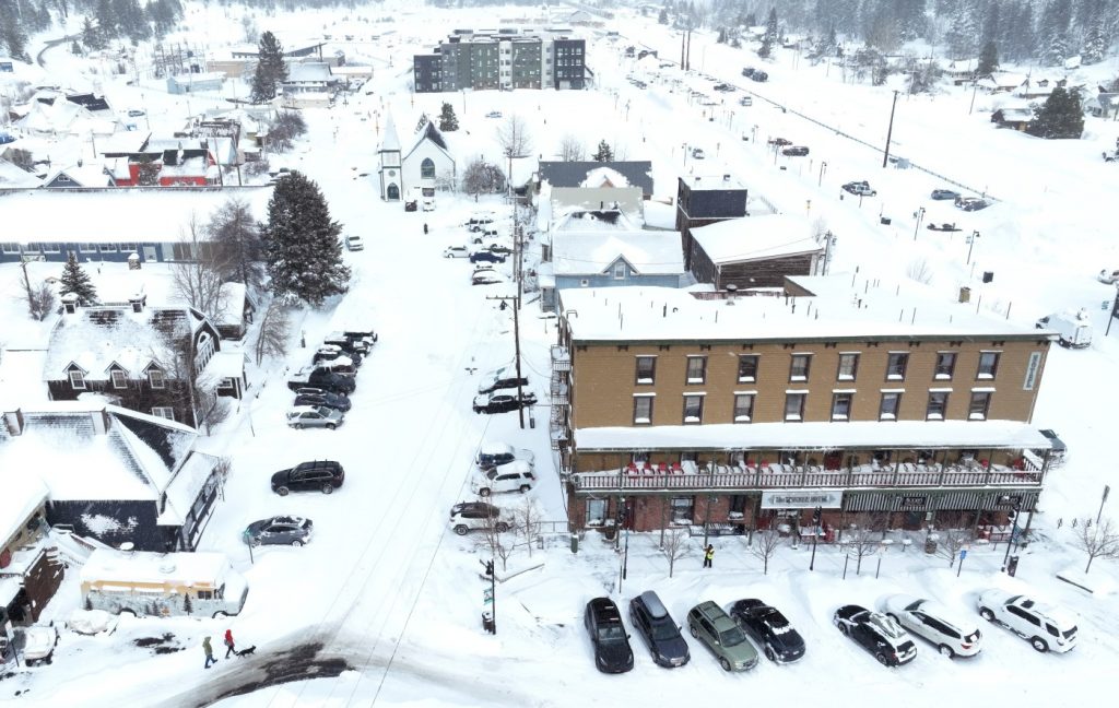 Photos: Stranded Bay Area travelers make the best of the Tahoe blizzard as Interstate 80 remains closed