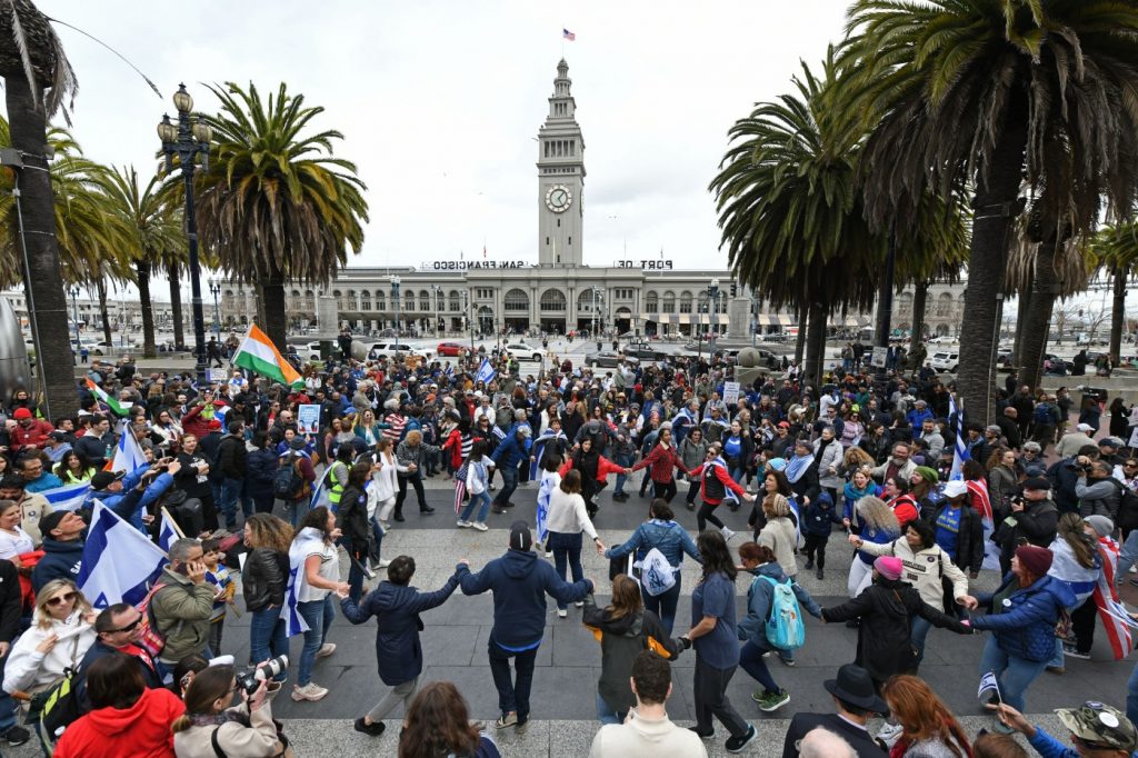 Thousands march in Bay Area rally against intensifying antisemitism