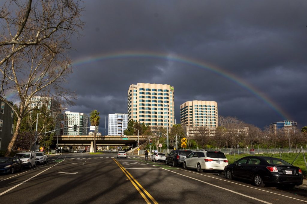 Storm knocks out power to 35,000 PG&E customers in Bay Area