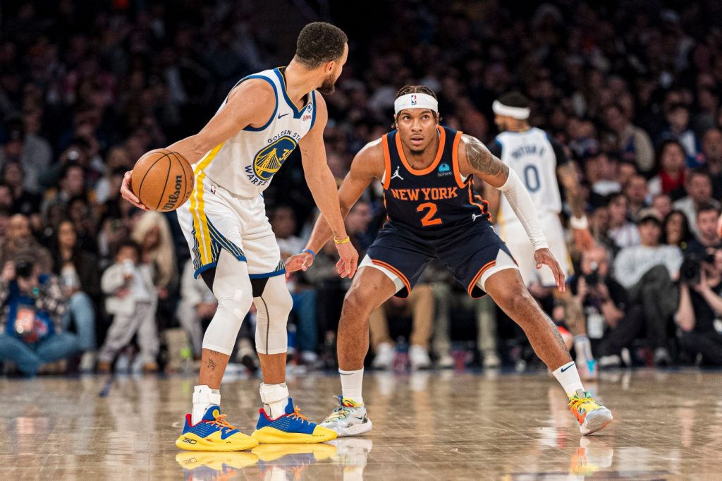 Warriors beat Knicks for seventh straight road win