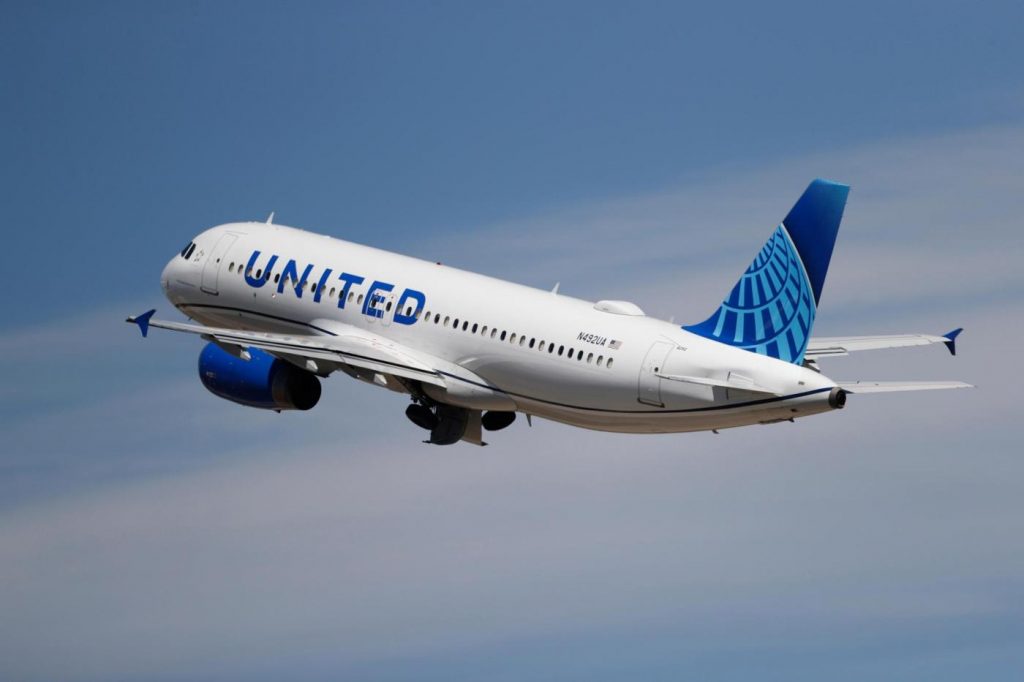 United flight from SFO makes emergency landing in Los Angeles airport