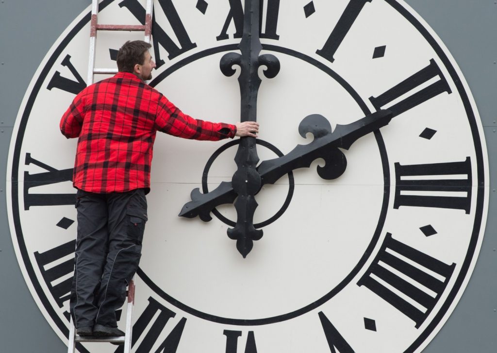 Oregon passes bill to end Daylight Saving Time if California, Washington follow