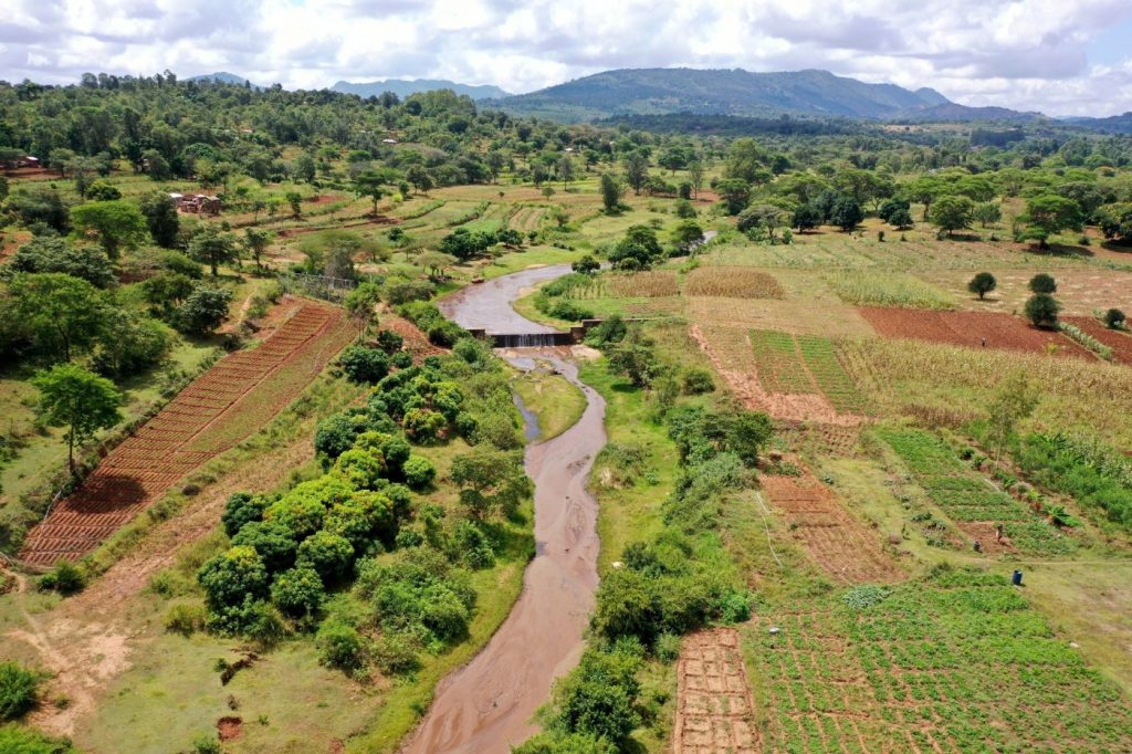 Kenyans in dry areas build sand dams to counter dry season